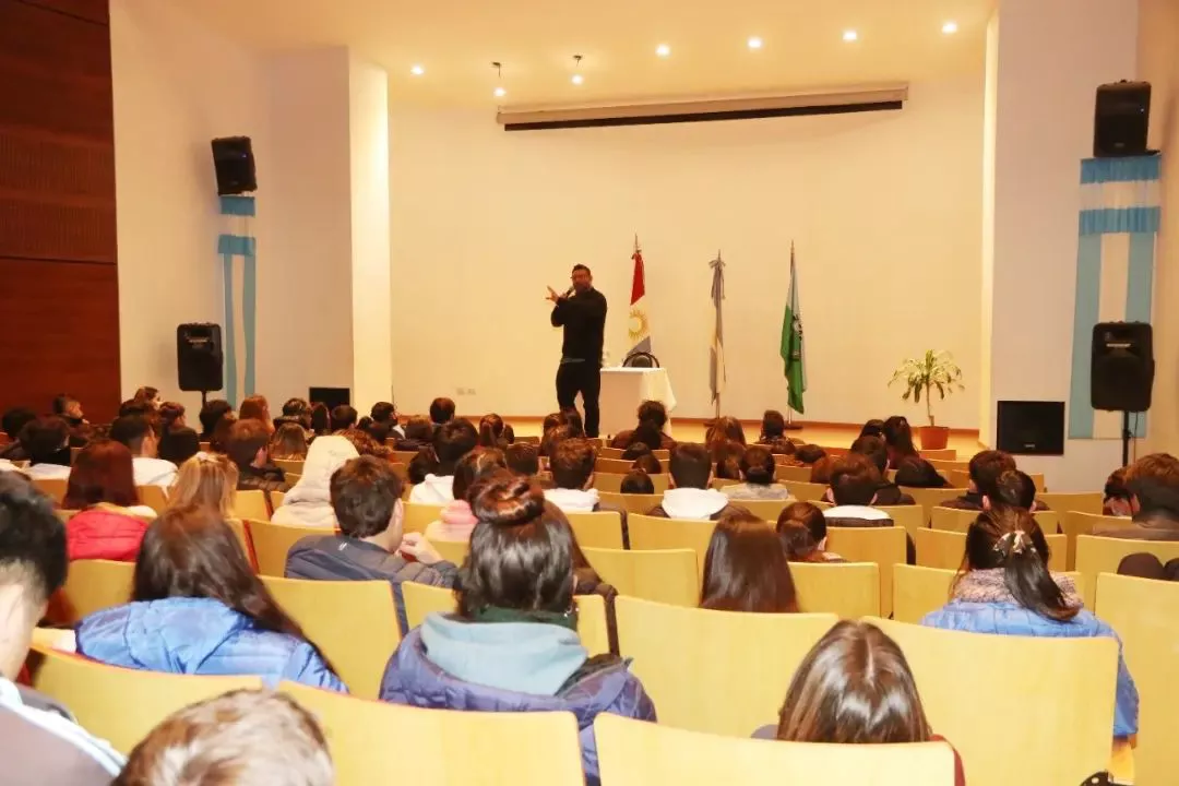 Ayer se desarrollaron 4️⃣ talleres de prevención de adicciones en el --Centro Cultural Municipal.__--Estuvieron a cargo del especialista Sebastián Mascherano y fueron ----organizados por nuestra Muni junto con el Club Atlético (image8)