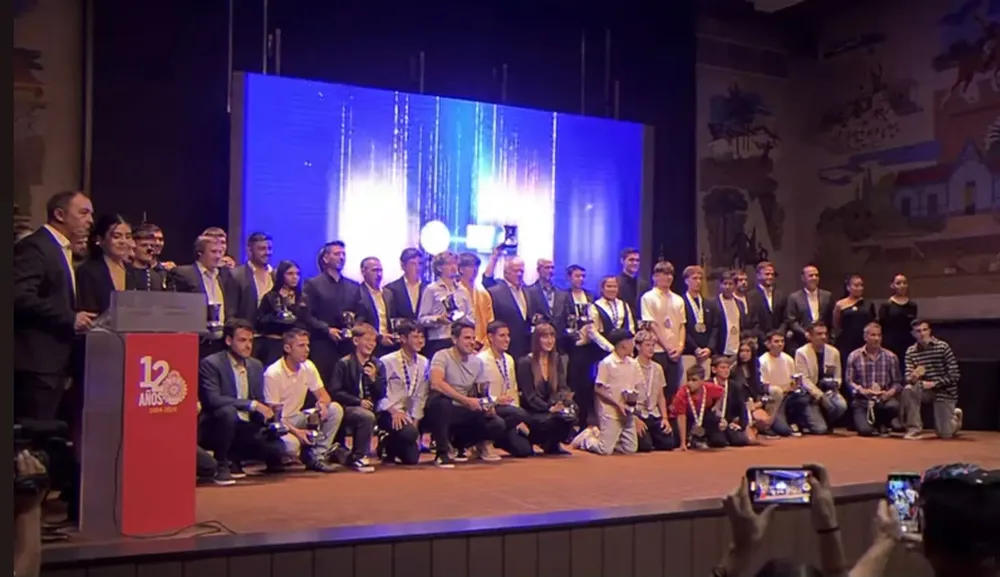 Screenshot_20250428_220434_YouTube