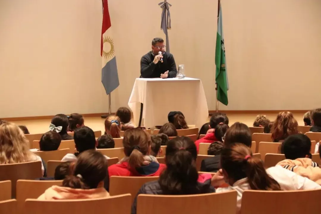 Ayer se desarrollaron 4️⃣ talleres de prevención de adicciones en el --Centro Cultural Municipal.__--Estuvieron a cargo del especialista Sebastián Mascherano y fueron ----organizados por nuestra Muni junto con el Club Atlético (image5)